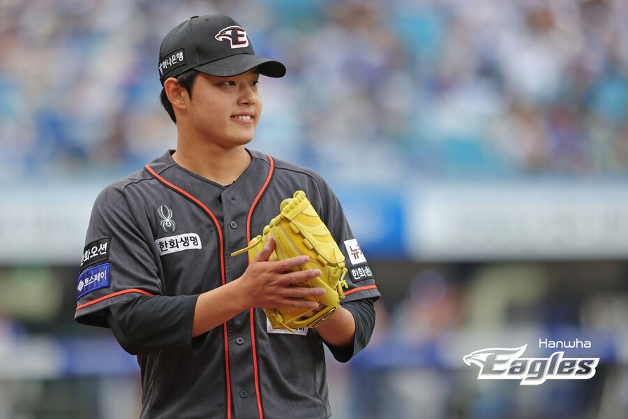 ▲ 김경문 감독이나 서재응 해설위원이나 문동주는 현재 배우면서 성장하는 과정이라고 진단한다. ⓒ한화이글스