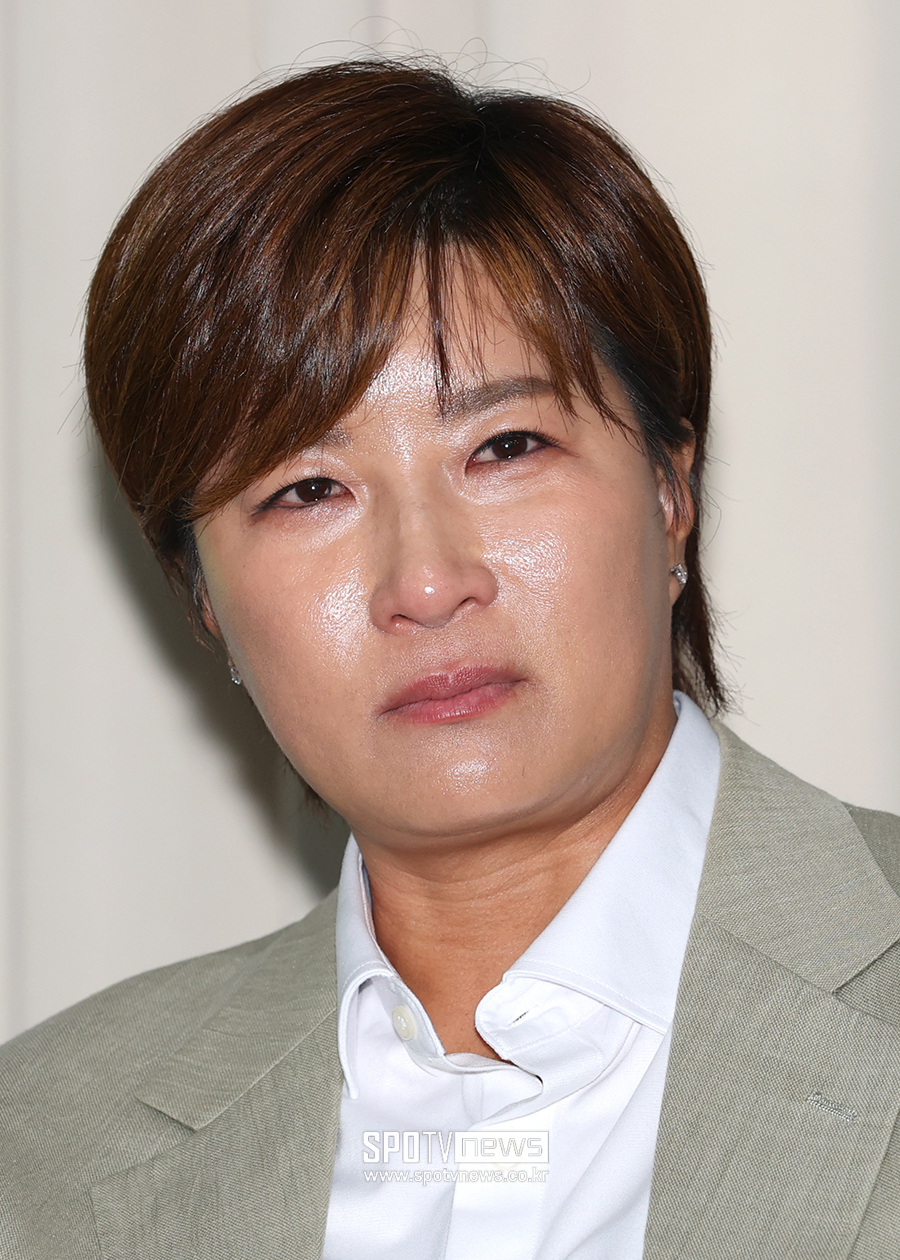 '父 고소' 박세리 "처음 겪는 일이지만…미래 꿈나무 위해 기자회견 개최"