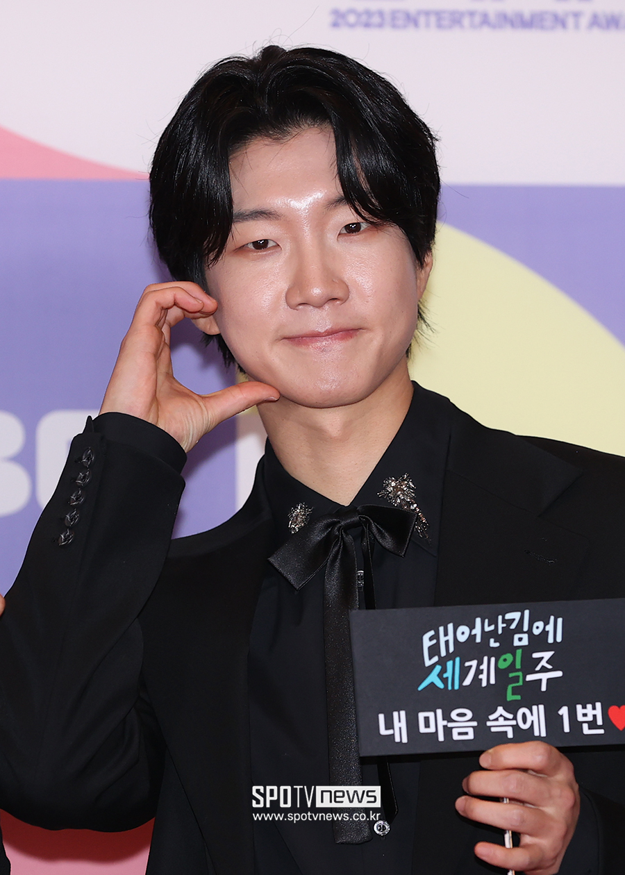 [단독]위너 이승훈, 10년 만에 솔로 데뷔…7월 출격