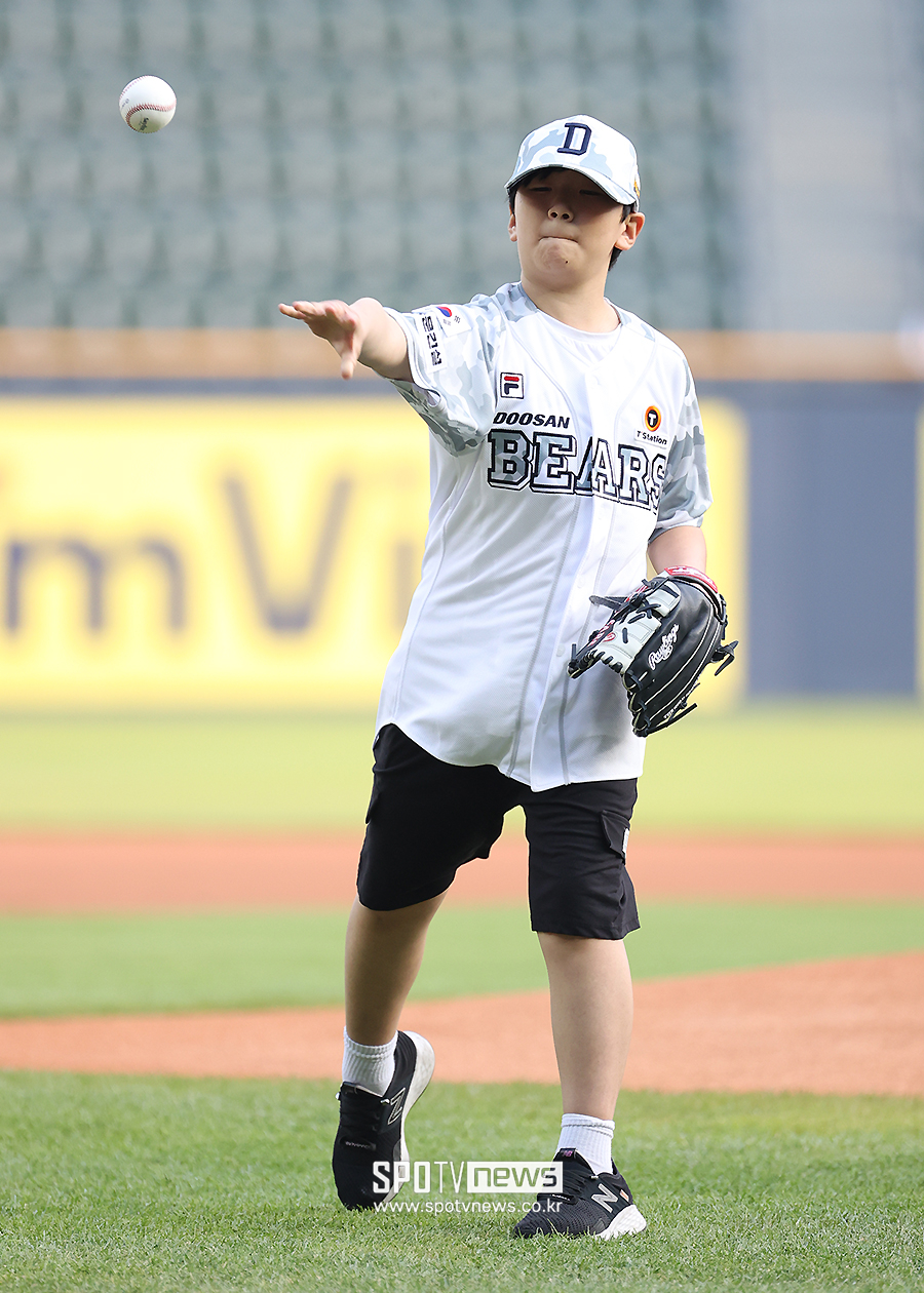 [포토S] 순직 소방관 아들 김예준 군의 시구