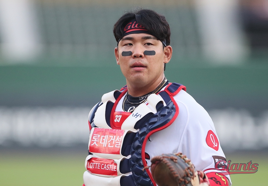 주전급 포수·1R 우완·KBO 최초 검정고시 출신 유망주, 롯데 유니폼 벗는다 [공식발표]
