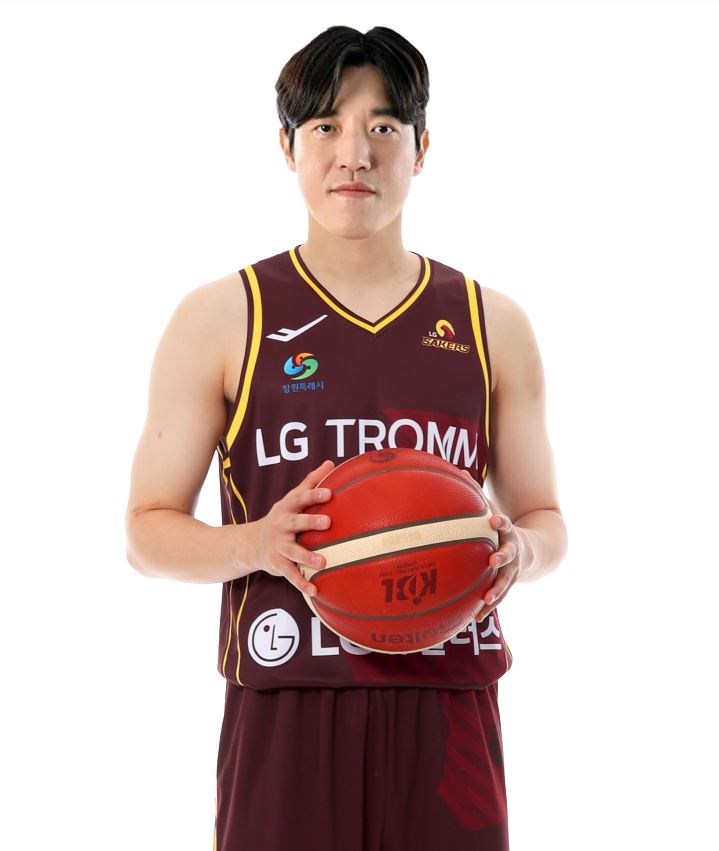 농구선수 허일영, 배우 구성환 LG 승리기원 시구 나선다