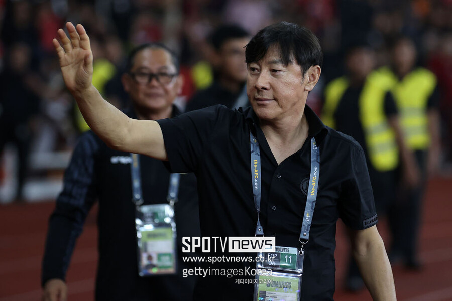 ▲ 신태용 감독이 축구 변방 인도네시아에 연일 기적을 선사하고 있다. 올해 초 인도네시아의 사상 첫 아시안컵 본선 진출 및 토너먼트행을 일궈냈고, 4월에는 U-23 대표팀을 이끌고 파리 올림픽 예선 4위 성과를 냈다. 이번에도 최초로 월드컵 최종예선에 진출시키면서 인도네시아에서 성공신화를 이어가고 있다.