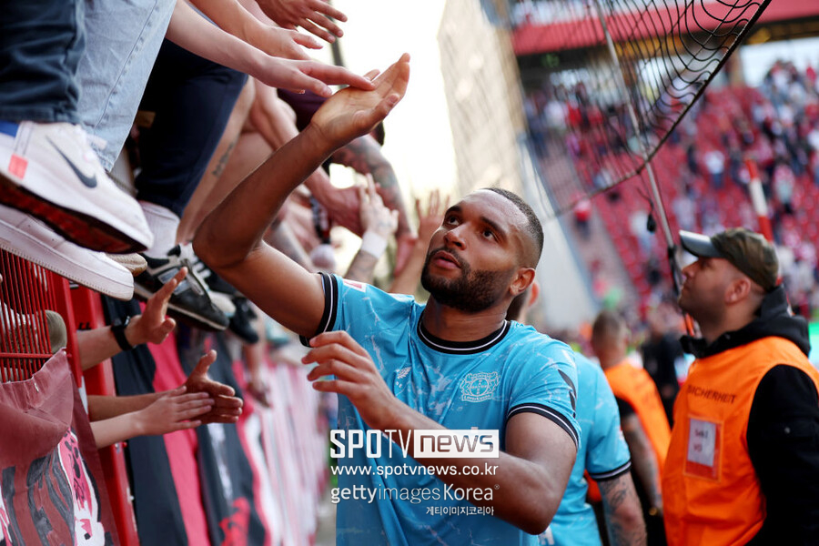 ▲ 축구 매체 '원풋볼'은 20일(한국시간) "바이에른 뮌헨은 2024-25시즌 선수단 구성에 나서고 있다"라며 "일본 수비수 이토 히로키를 데려왔고, 타도 영입을 준비하고 있다"라고 보도했다. 그러나 협상에 어려움을 겪고 있다. 독일 매체 '키커'에 따르면 레버쿠젠은 타의 이적료로 4,000만 유로(약 594억 원)를 원한다. 그의 계약은 단 1년이 남았다. 바이에른 뮌헨은 이 금액을 듣고 '비현실적인 이적료'라는 반응이다.
