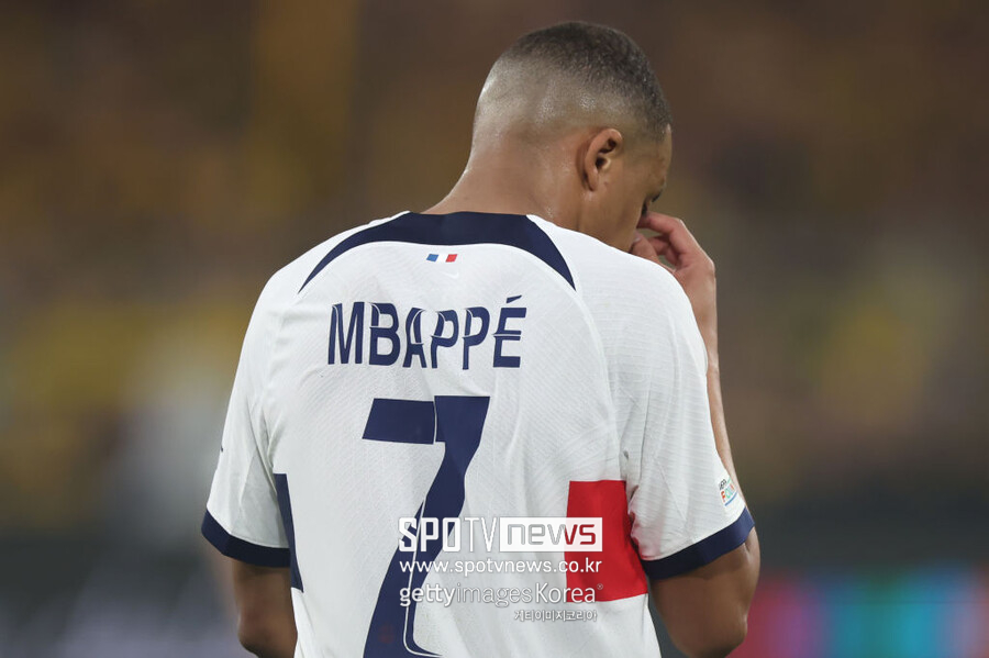 '왜 계약한 돈을 안 줘' 음바페 폭발 "PSG, 급여+보너스로 약속한 1500억원 내놔"