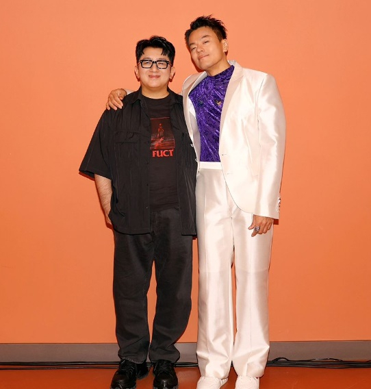 '반쪽 됐네' 방시혁, 홀쭉해진 근황..직접 올린 떼샷