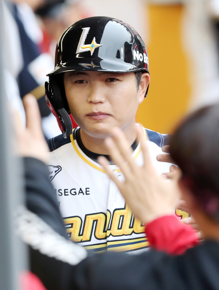 ▲ 하위 타선에서 활발한 공격력과 안정적인 투수 리드로 팀 승리에 일조한 김민식 ⓒSSG랜더스