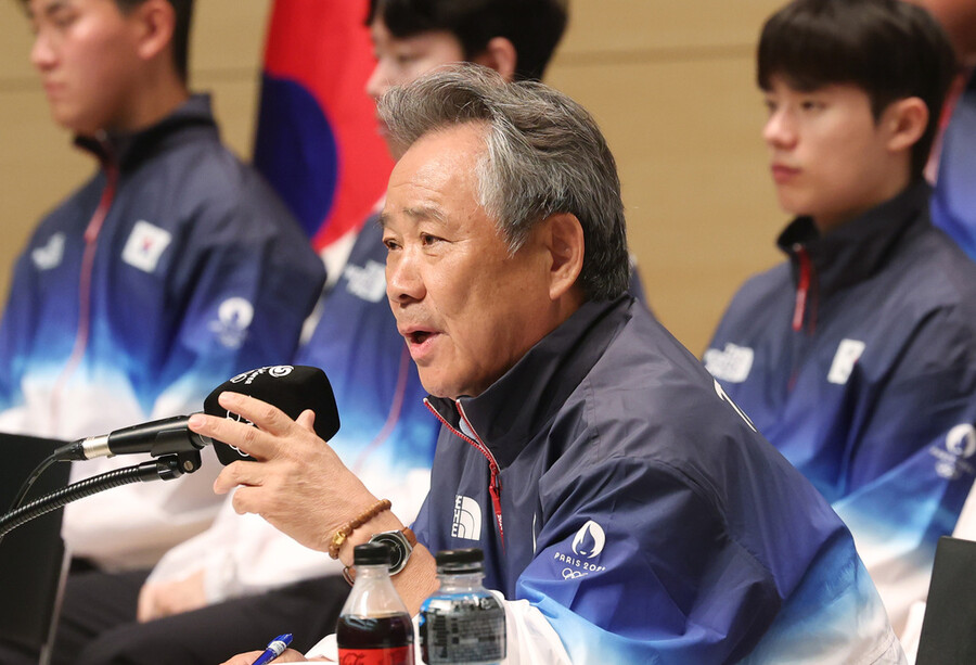 "올림픽이 코앞인데 매우 무책임한 발언"...이기흥 체육회장, 문체부와 전면전 불사 → 공개토론 제안