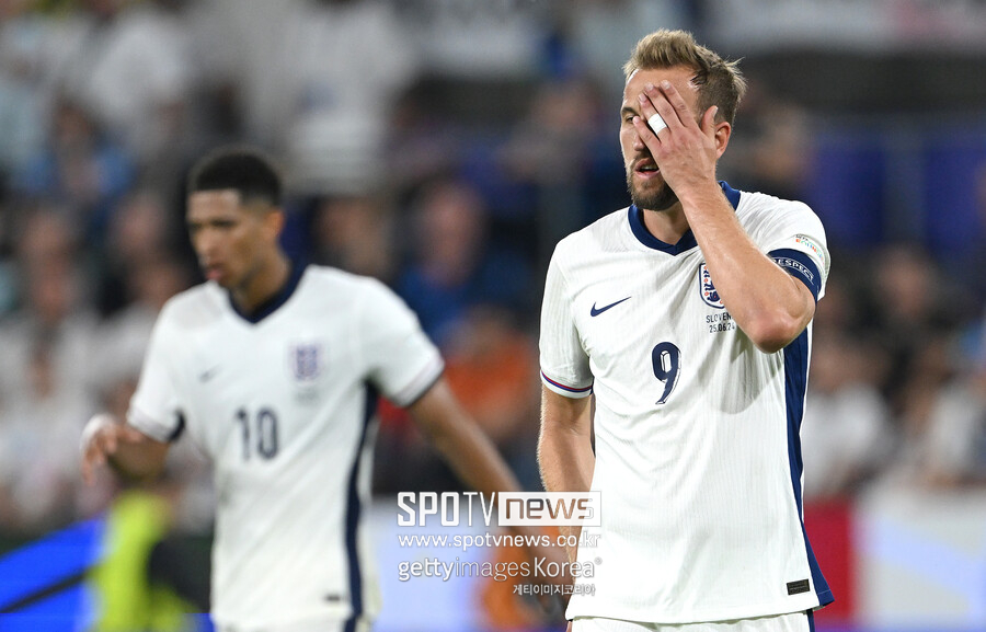▲ 덴마크와 조별리그 2차전에서 1-1로 비기고 쏟아진 비판에 해리 케인은 불편한 감정을 감추지 못했다. 게리 리네커를 비롯한 잉글랜드 전설들을 '저격'했는데 이에 리네커와 앨런 시어러는 