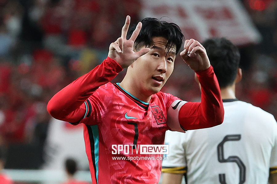 ▲ 한국은 이날 3차 예선 조 추첨에 앞서 FIFA랭킹 22위를 유지하며 톱시드를 가져오는 데 성공했다. 자연스레 아시아 팀 중에서 3위가 된 한국은 일본(17위)과 이란(20위)라는 까다로운 상대를 피했다. 그리고 한국은 A,C조에 비해 상대적으로 수월한 B조에 편성됐다. 가장 눈에 띄는 상대는 역시 요르단이다. 지난 아시안컵 4강에서 한국을 무너뜨린 장본인이다. 한국은 아시안컵에서 조별리그까지 포함해 요르단을 두 번 만났는데 1무 1패로 고전했다. 자연스레 한국은 3차 예선에서 아시안컵의 복수를 다짐하고 있다. ⓒ곽혜미 기자