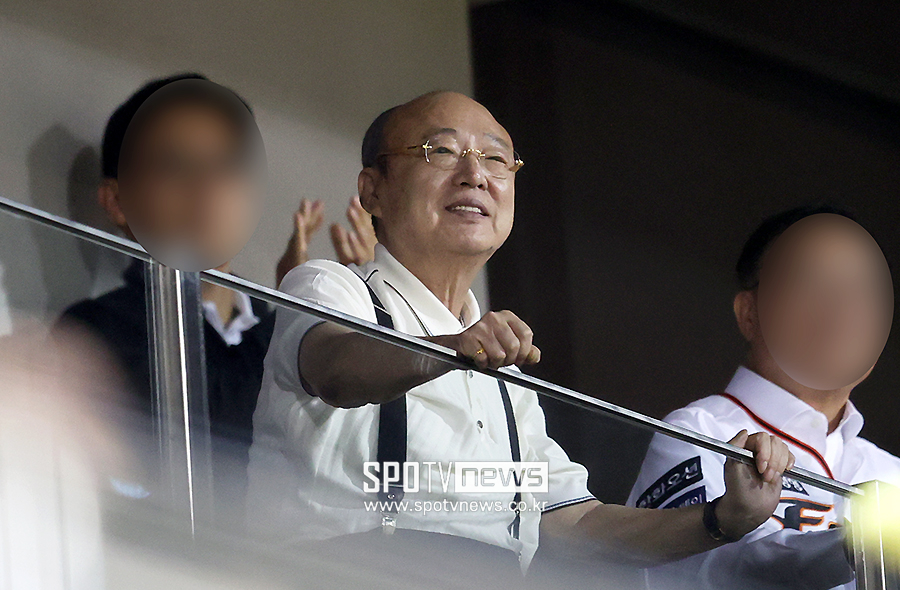 [포토S] 김승연 회장, 2주 만에 또 대전구장 방문