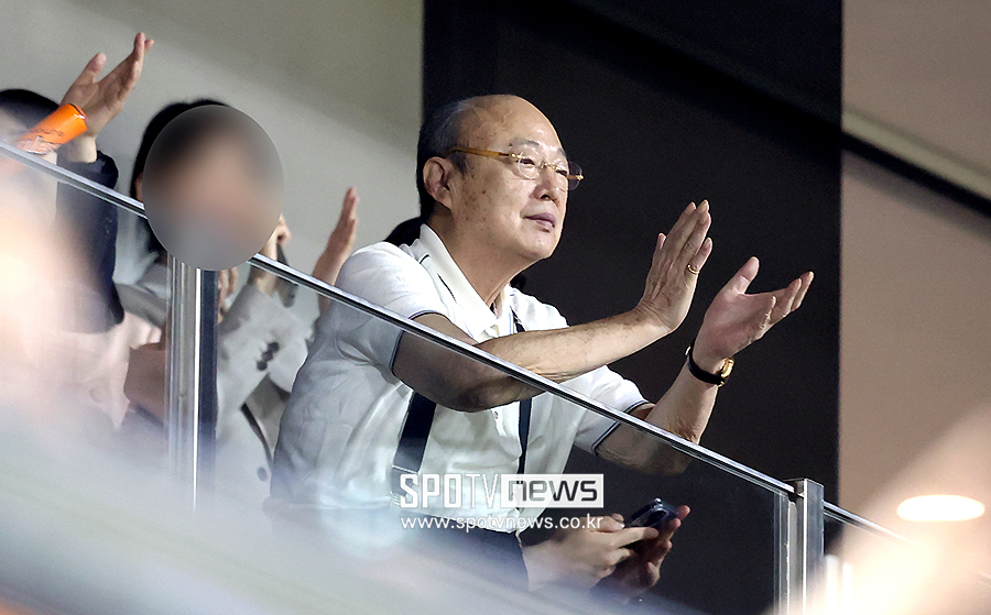 [포토S] 김승연 회장, 한화 대승에 미소