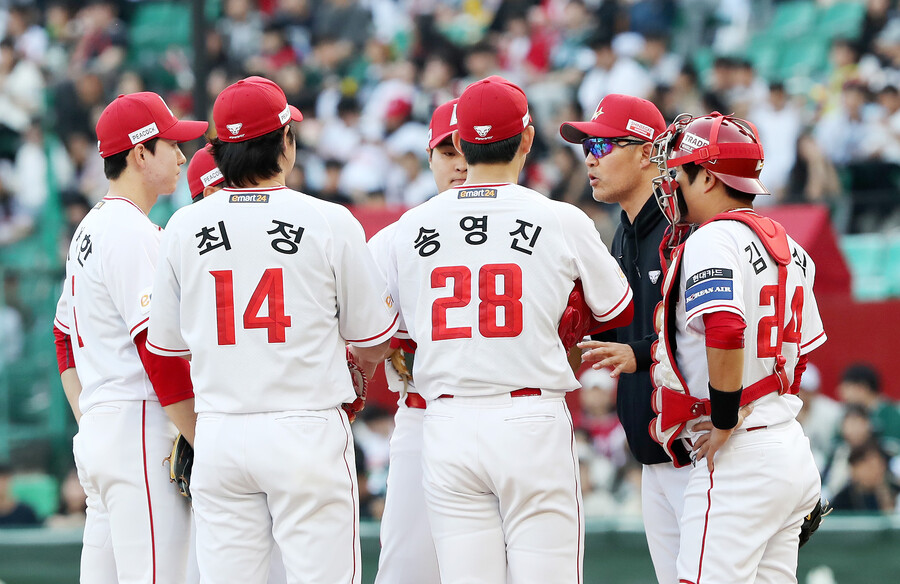 ▲ SSG는 올 시즌 벌써 16번이나 두 자릿수 실점을 기록했고, 근래 들어 최악의 홈런 득실 마진 페이스를 보이고 있다 ⓒSSG랜더스