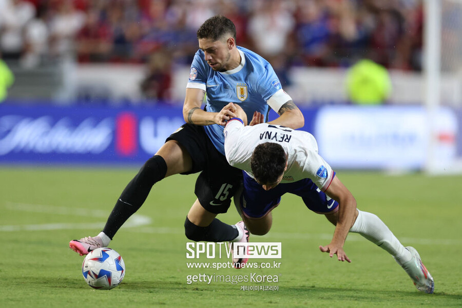 ▲ FIFA 랭킹 11위로 2024 코파 아메리카 참가국 중 아르헨티나, 브라질 다음으로 높았던 미국이 조별리그 탈락 수모를 당했다. 이번 대회 개최국이자 2년 후 월드컵을 안방에서 치르는 미국은 기대이하의 성적을 남겨 경쟁력 의문 및 대회 흥행에 좋지 않은 영향을 미치게 됐다. 벤탄쿠르를 교체로 사용한 우루과이는 3전 전승으로 8강에 올랐다.