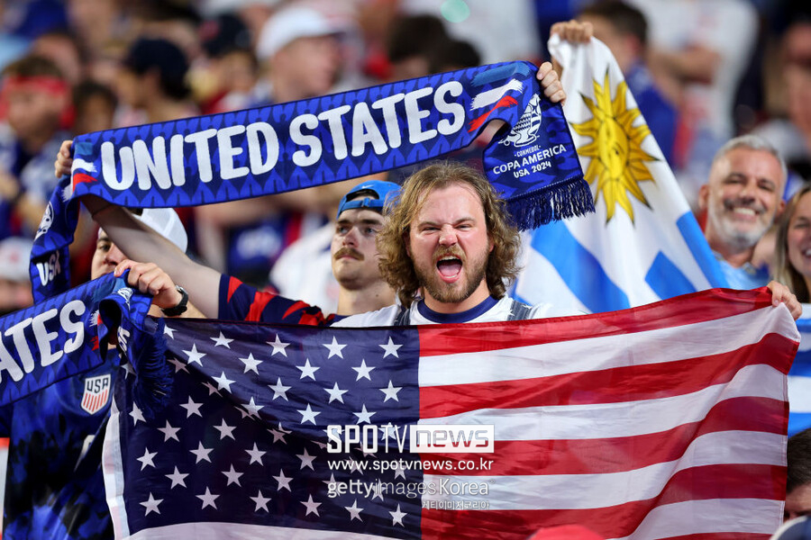 ▲ FIFA 랭킹 11위로 2024 코파 아메리카 참가국 중 아르헨티나, 브라질 다음으로 높았던 미국이 조별리그 탈락 수모를 당했다. 이번 대회 개최국이자 2년 후 월드컵을 안방에서 치르는 미국은 기대이하의 성적을 남겨 경쟁력 의문 및 대회 흥행에 좋지 않은 영향을 미치게 됐다. 벤탄쿠르를 교체로 사용한 우루과이는 3전 전승으로 8강에 올랐다.