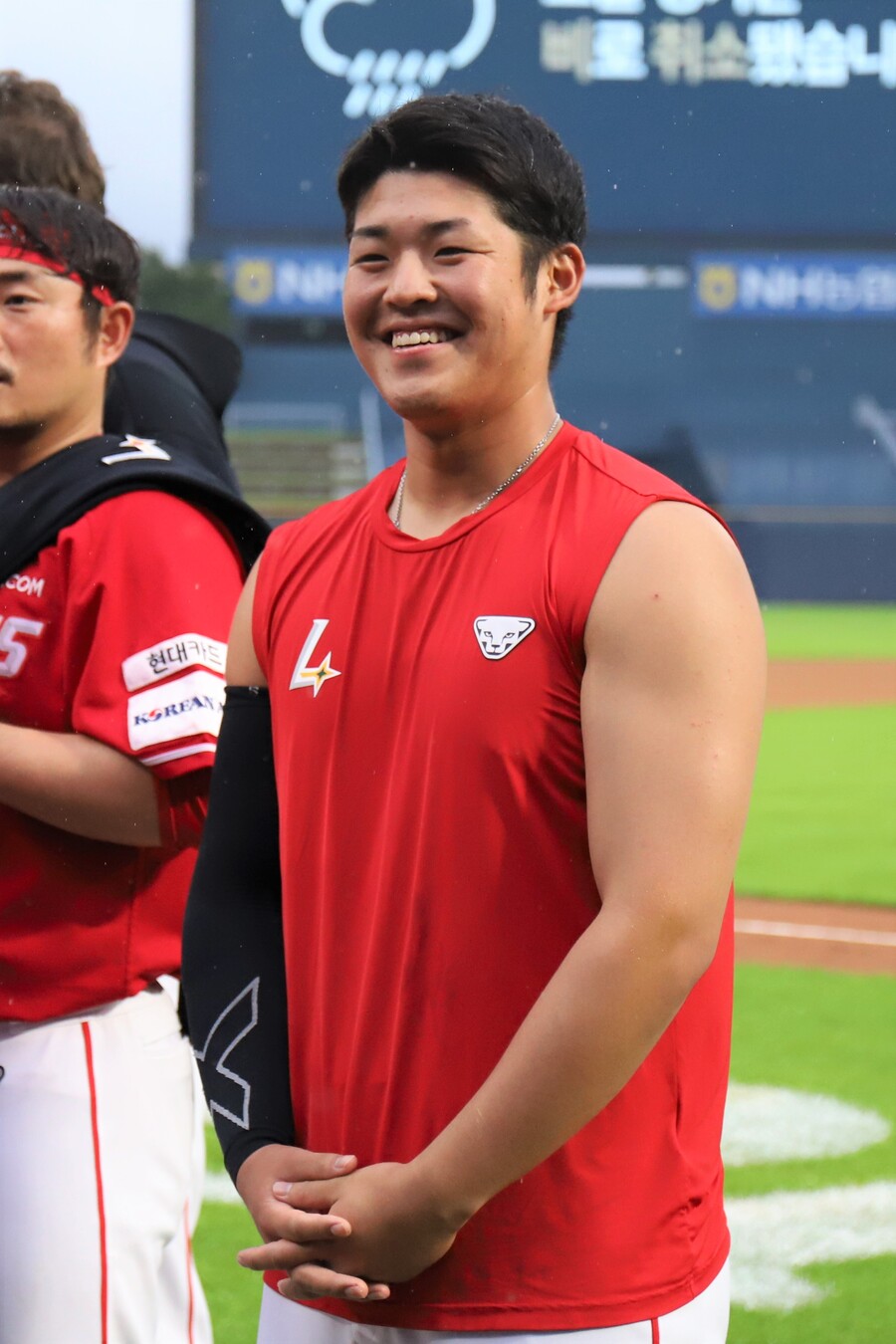 '눈물' 시라카와가 떠나며 준 마지막 선물이 있다… 살아남은 자의 무거운 어깨