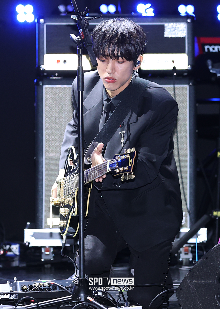 [포토S] 이승윤, '마이크대에 기타줄을'