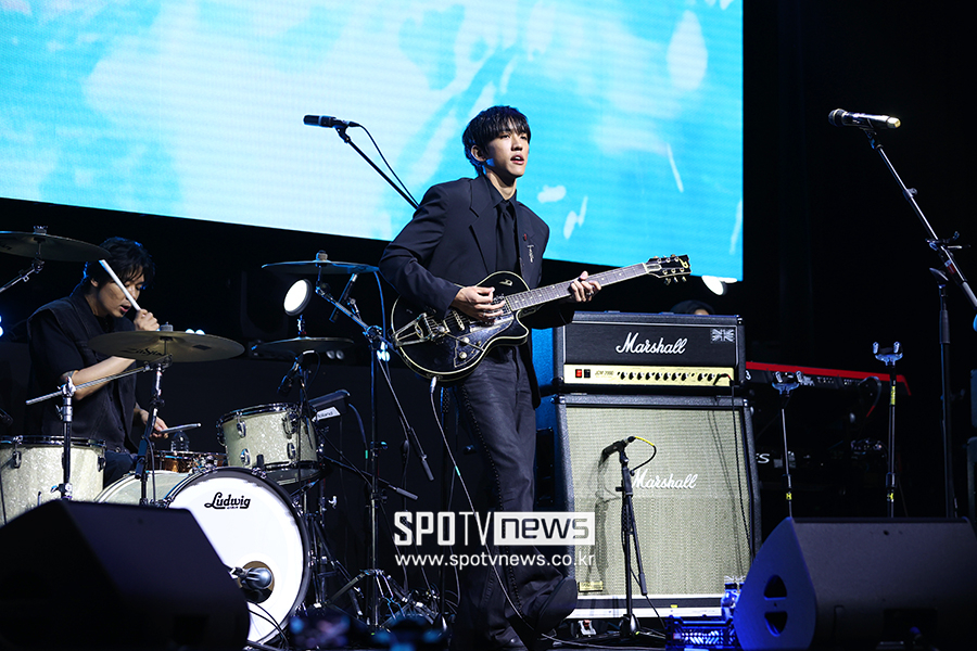 [포토S] 이승윤, 빠져드는 무대