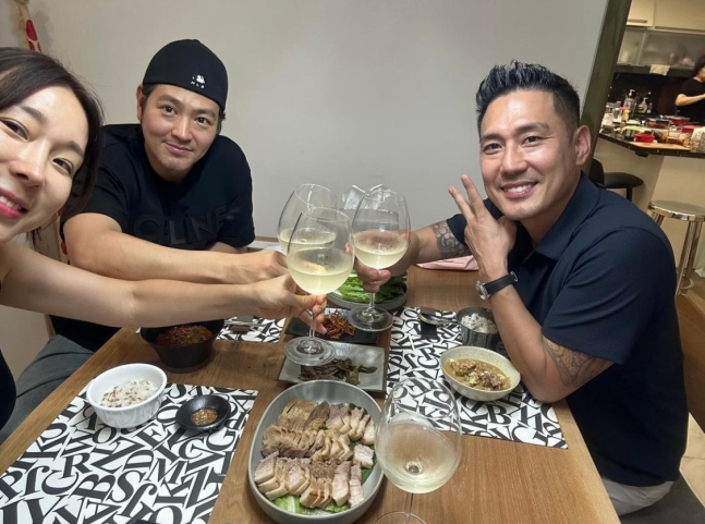 이지혜, 서지영 없는 샾 회동…장석현·크리스와 "10년만, 애들이 몇인디"