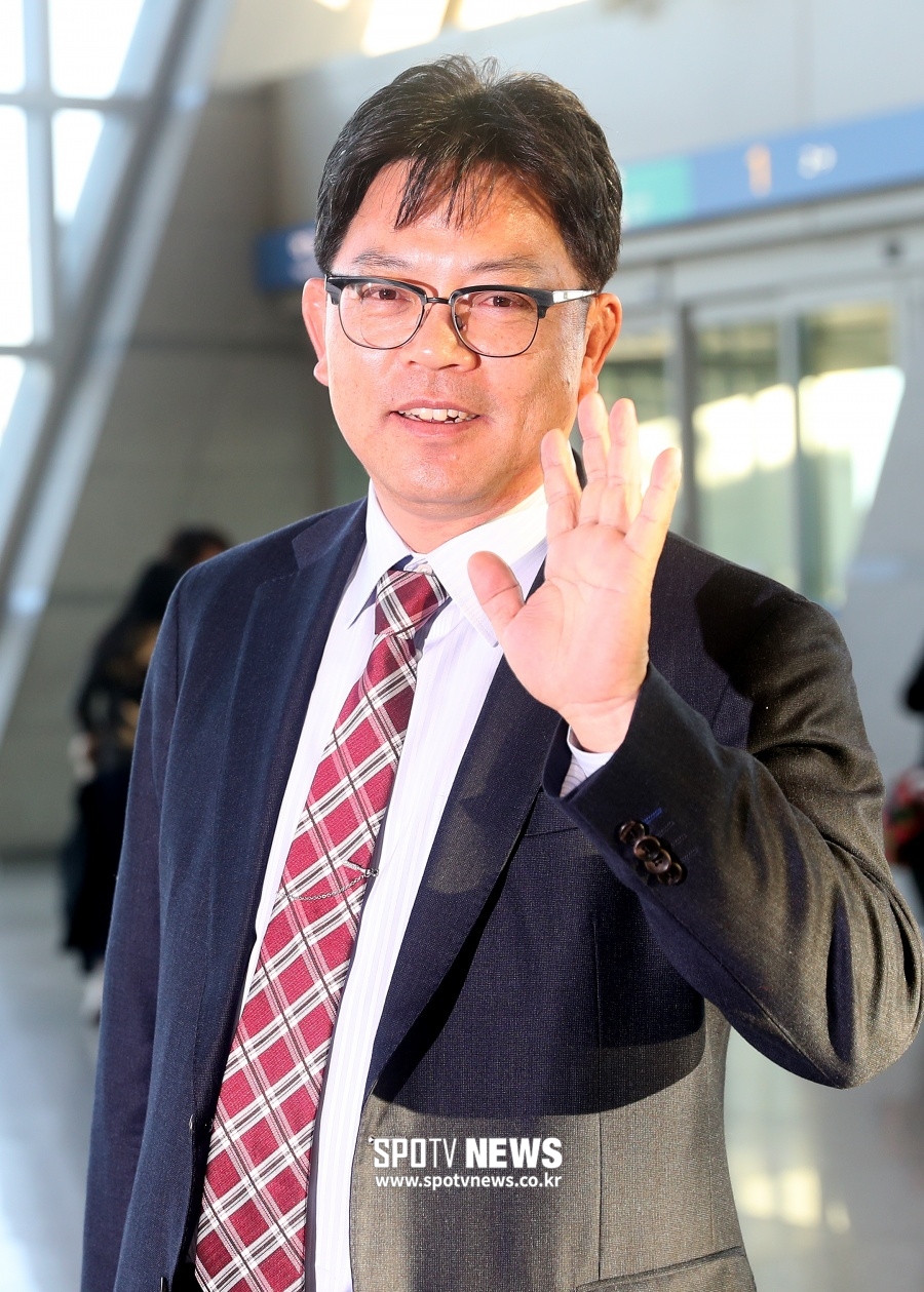 '경문이 형' 부름에 다시 유니폼 입는 양상문 코치 "과거는 과거…착실하게 성장하는 투수 만들겠다"