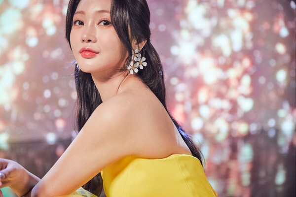 ▲ 일본 음악 방송에 출연하는 홍지윤. 제공|초이크리에이티브랩