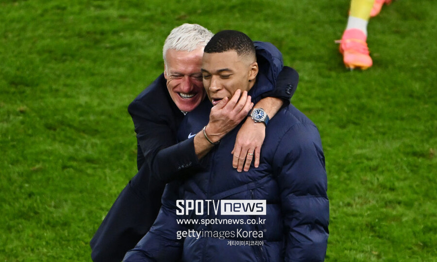 "무슨 일이 있어도 우리는 한 팀!" 축구도 잘하는데 리더십도 좋은 '닌자 거북이'...주장 이유 증명했다