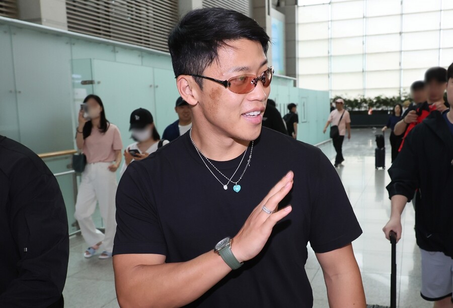 '명장+명문' 황희찬 향한 러브콜…마르세유는 '구단 최고 이적료' 깨야 영입 가능하다