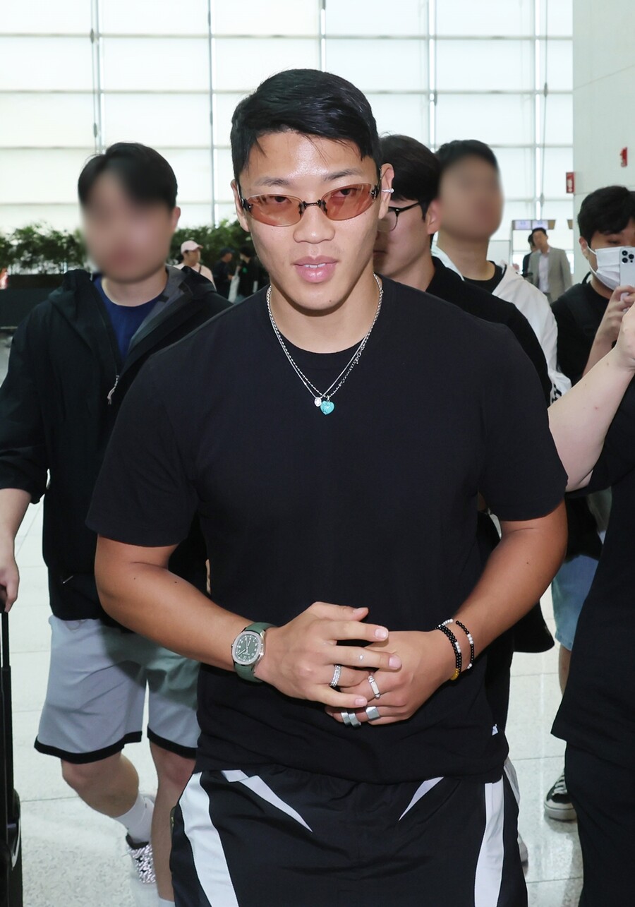 ▲ 잉글랜드 프리미어리그 울버햄튼의 공격수 황희찬이 프랑스 리그앙 마르세유의 러브콜을 받고 있다. 울버햄튼의 지역지는 황희찬의 잔류를 주장하며 낮은 가격으로 판매해서는 안 된다고 주장했다. 마르세유는 잉글랜드 클럽과 달리 재정이 풍족하지 않다. 황희찬의 몸값을 감당하기 어렵다는 분석이다. ⓒ연합뉴스