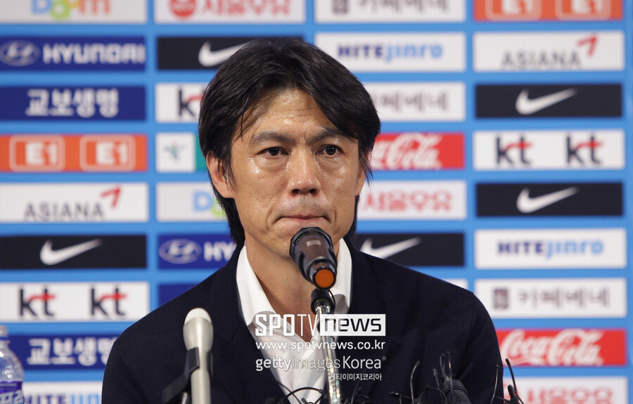 ▲ 대한축구협회는 7일 보도자료를 통해 "축구국가대표팀 차기 감독에 울산HD 홍명보 감독이 내정됐다. 8일 오전 11시 축구회관에서 이임생 기술 본수 총괄이사의 관련 내용 브리핑이 있을 예정"이라고 알렸다. 홍명보 감독은 "축구협회가 클린스만 감독을 선임하면서 어떤 학습이 돼 있었는지 묻고 싶다. 울산 팬들께선 걱정하지 않으셔도 된다"라며 부임설에 꾸준히 반대 입장이었지만 협회의 '삼고초려'로 뜻을 함께하게 됐다
