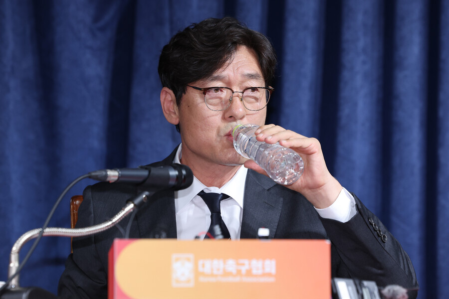 ▲ 이임생 대한축구협회 기술 이사는 홍명보 감독 자택으로 찾아가 대표팀 감독이 됐으면 좋겠다고 설득했다고 한다.   ⓒ연합뉴스