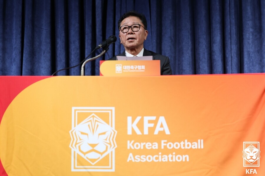 ▲ 대한축구협회는 9일 공식 홈페이지 게시판을 통해 ‘박주호 위원의 영상 발언에 대한 유감의 글’이라는 게시물을 작성했다. 앞서 지난 7일 대한축구협회 전력강화위원회 소속의 박주호는 자신의 유튜브 채널인 ‘캡틴 파추호’를 통해 한국의 새로운 사령탑 선임 과정을 구체적으로 설명했다.   ⓒ대한축구협회