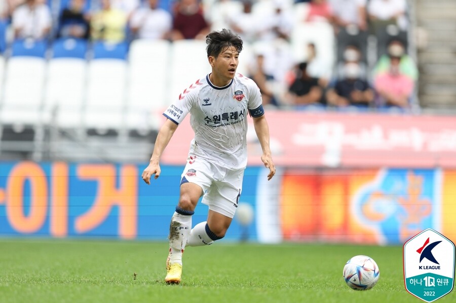 ▲ 대한축구협회는 9일 공식 홈페이지 게시판을 통해 ‘박주호 위원의 영상 발언에 대한 유감의 글’이라는 게시물을 작성했다. 앞서 지난 7일 대한축구협회 전력강화위원회 소속의 박주호는 자신의 유튜브 채널인 ‘캡틴 파추호’를 통해 한국의 새로운 사령탑 선임 과정을 구체적으로 설명했다.   ⓒ한국프로축구연맹
