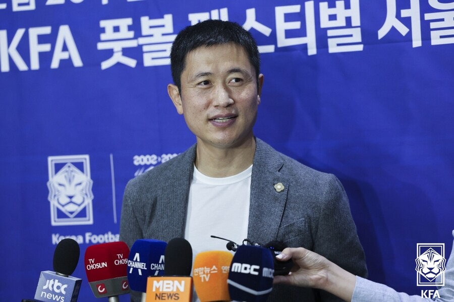 "축협 돈 많아…외인 감독 선임 문제없었다" 박주호 이어 이영표도 작심 발언