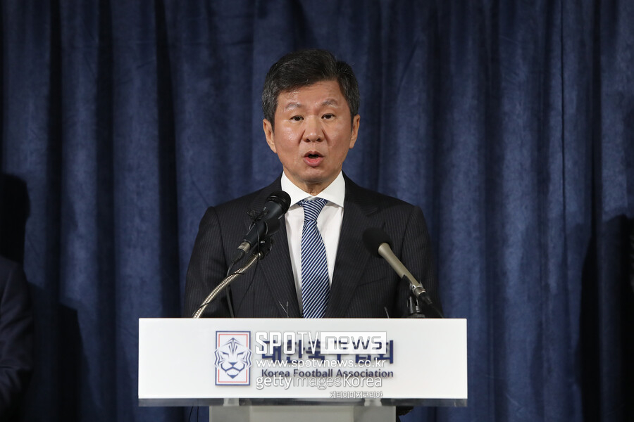 ▲ 파울로 벤투 감독을 선임하는 과정에서 만들었던 '프로세스'가 2년 만에 '사망했다'. 위르겐 클린스만 감독은 정몽규 회장의 톱-다운 방식으로 찍어 눌러 선임됐고, 클린스만 감독 경질 후 5개월이 넘는 시간이 걸렸다. 대한축구협회 선택은 10년 만에 홍명보 감독 선임이었다