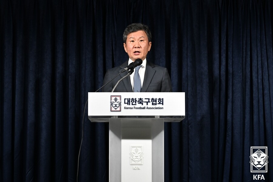 ▲ 자신의 유투브 채널에 출연해 대한축구협회의 실태를 고발한 박주호. 국가대표 전력강화위원회 소속으로 감독 선임 과정을 잘 아는 박주호는 가감없이 문제를 제기했다. 이와 관련해 축구협회가 법적 대응을 시사하고, 축구인들 사이에서도 폭로 찬반이 갈리는 중이다. 이영표에 이어 이천수도 박주호를 지지해 눈길을 끈다.   ⓒ대한축구협회