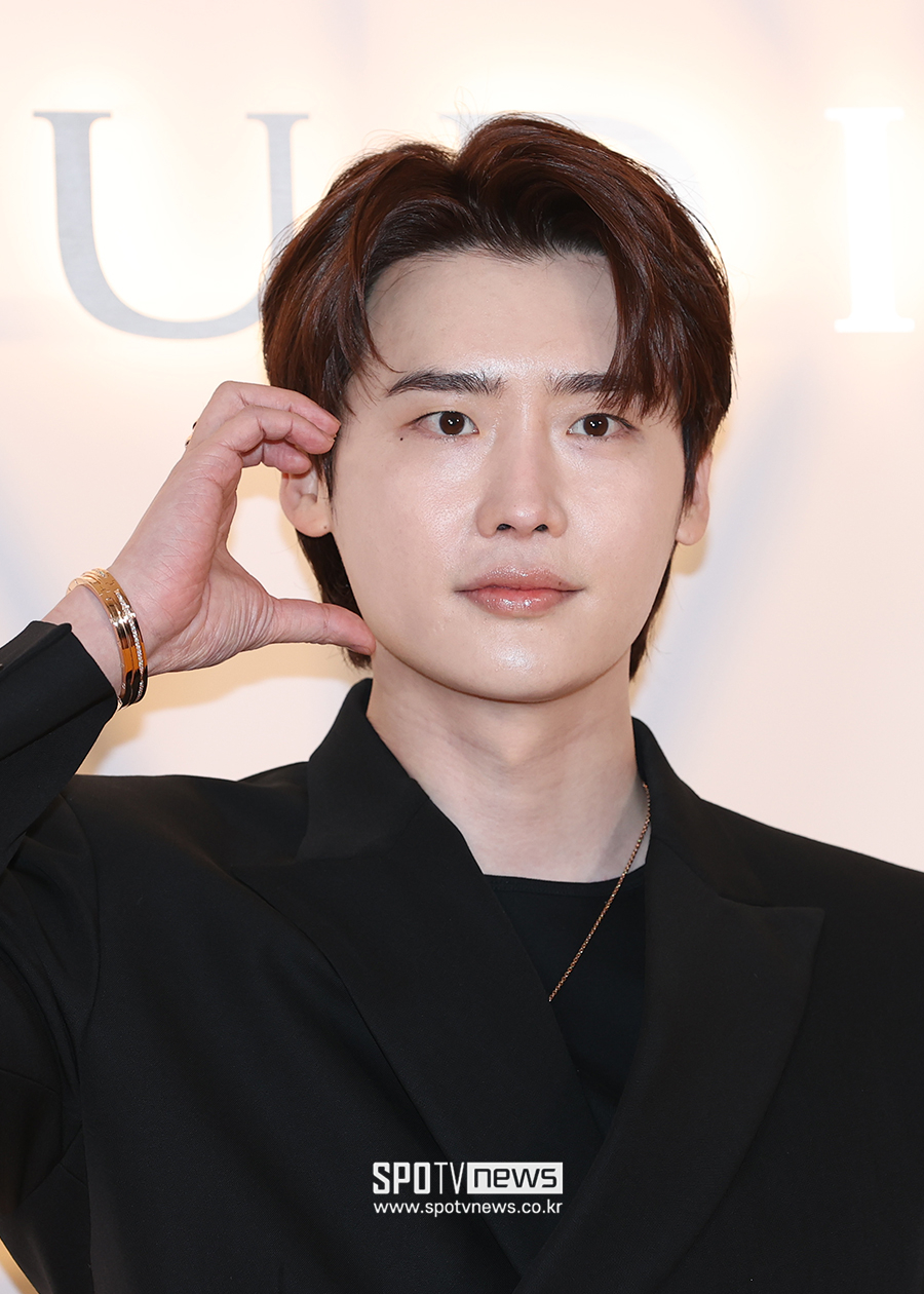 이종석, 데뷔 14주년 기념 전시 개최…팬들에게 보내는 초대장