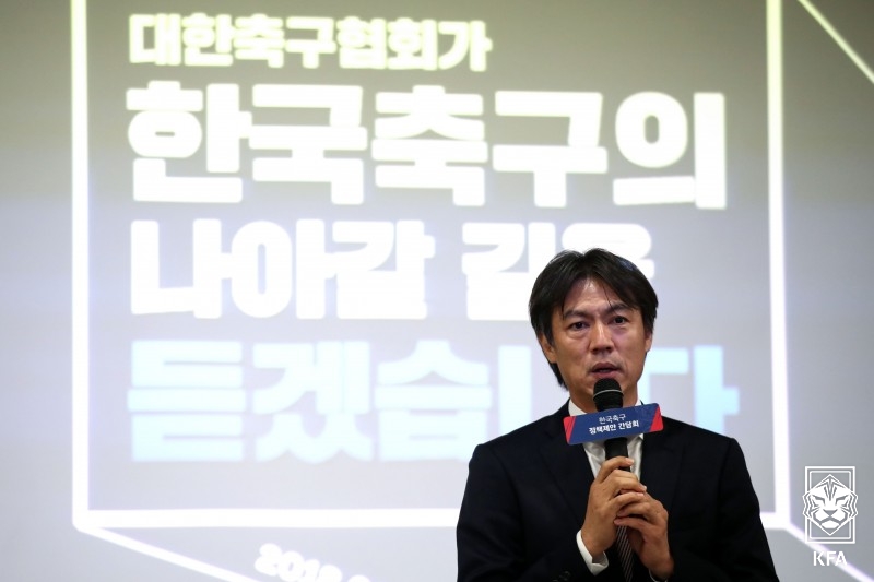 ▲ 정몽규 회장은 홍명보 감독이 전무 시절 김판곤 국가대표 전력강화위원장 체제로 잘 끌고 왔던 기억이 있지만, 이미 어제 지나간 기억이다. ⓒ대한축구협회