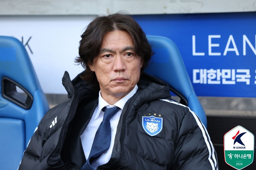 ▲ 대한축구협회는 13일 "홍명보 축구대표팀 감독을 공식 선임했다"라고 발표했다. 협회는 홍명보 감독을 대표팀 사령탑으로 선임하는 것에 대해 이사회 서면 결의 결과, 총 23명 중 21명이 찬성했다고 밝혔다. 이에 앞서 한국 축구 전설 박지성은 대표팀 감독 선임 절차를 둘러싼 논란에 '이런 상황이 지속된 적이 있었나 싶다. 축구인으로서 너무 슬픈 상황을 맞이했다'고 답답함을 표했다. ⓒ한국프로축구연맹