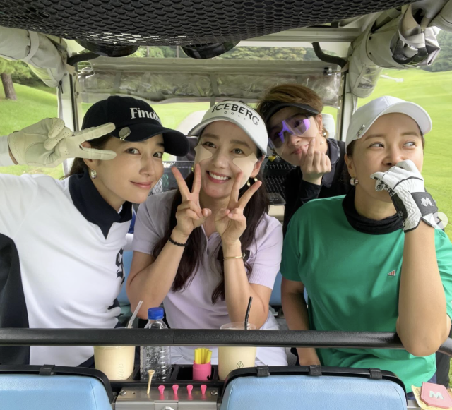 이민정, '골프팸' 김선아-백지영-이소연과 회동..여신 미모에 그렇지 못한 털털함