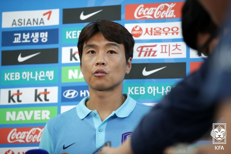▲ 이동국은 13일 본인의 유튜브 채널인 ‘이동방송국’ 커뮤니티를 통해 최근 축구계에서 논란이 되고 있는 사항에 대한 자신의 생각을 밝혔다. 박주호와 이영표, 박지성 등 대한축구협회를 향해 이어지는 축구계 레전드들의 ‘쓴소리 릴레이’에 가담했다.   ⓒ대한축구협회
