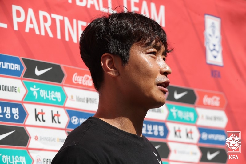 ▲ 이동국은 13일 본인의 유튜브 채널인 ‘이동방송국’ 커뮤니티를 통해 최근 축구계에서 논란이 되고 있는 사항에 대한 자신의 생각을 밝혔다. 박주호와 이영표, 박지성 등 대한축구협회를 향해 이어지는 축구계 레전드들의 ‘쓴소리 릴레이’에 가담했다.   ⓒ대한축구협회