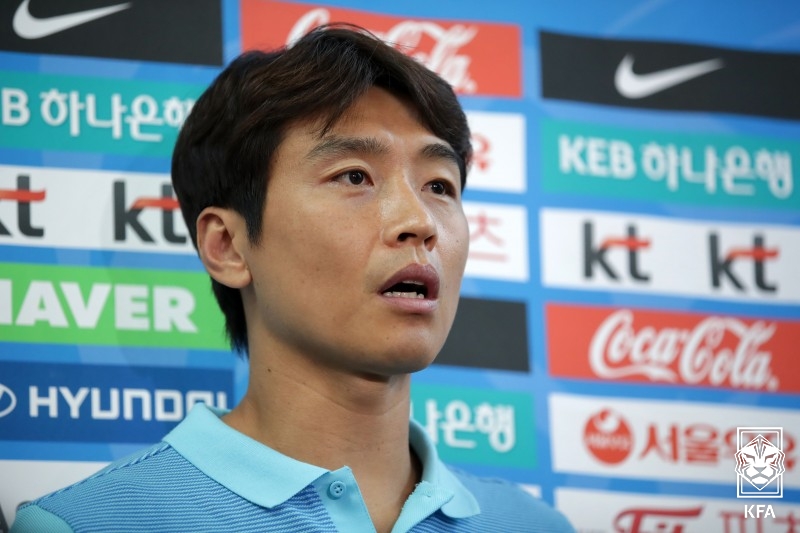 ▲ 이동국은 13일 본인의 유튜브 채널인 ‘이동방송국’ 커뮤니티를 통해 최근 축구계에서 논란이 되고 있는 사항에 대한 자신의 생각을 밝혔다. 박주호와 이영표, 박지성 등 대한축구협회를 향해 이어지는 축구계 레전드들의 ‘쓴소리 릴레이’에 가담했다.    ⓒ대한축구협회