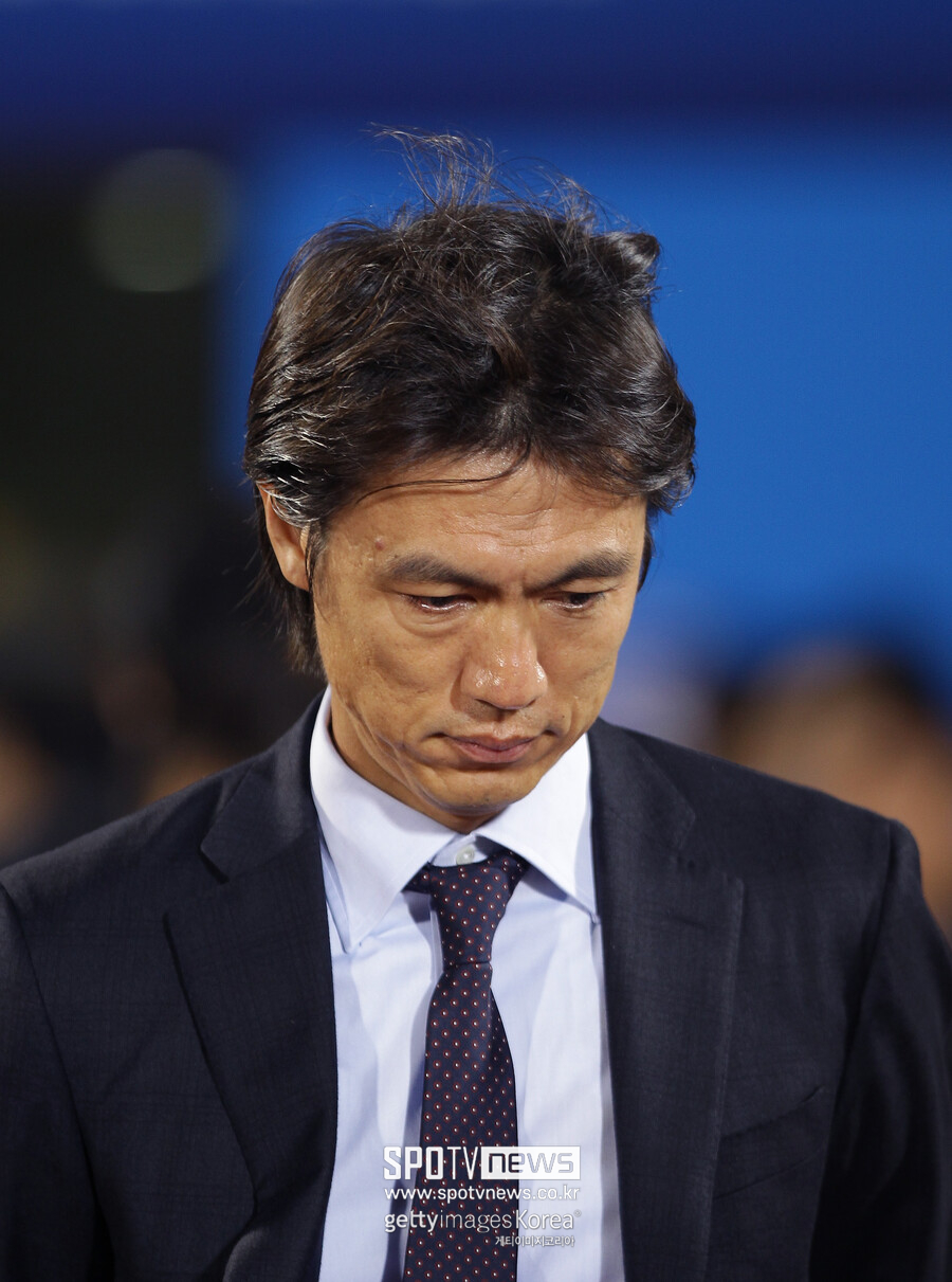 "감독 사퇴 스스로 결정해야" 박지성 분노에 대답은…홍명보 공식 인터뷰 확정 '유럽 출국 직전 진행'