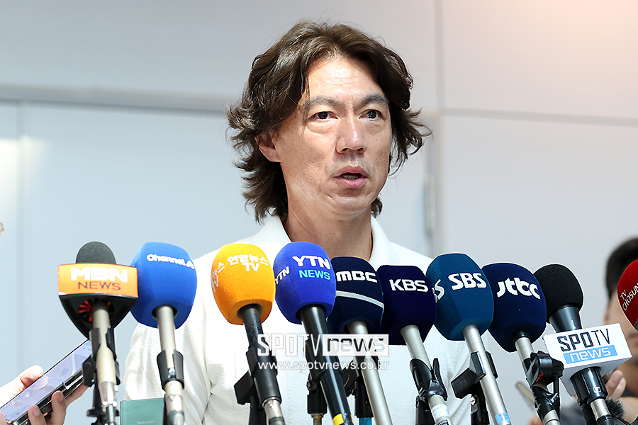 외국인 코치 영입 삼만리 홍명보, 여전히 걸림돌은 정몽규의 침묵