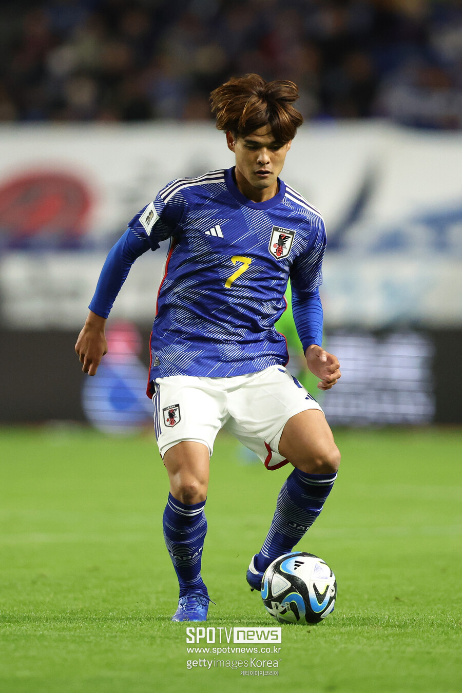 ▲ 일본 국가대표 미드필더 사노 가이슈가 성폭행 혐의로 체포됐다는 소식에 일본 축구계가 충격에 빠졌다. 사노는 이번 여름 이적시장을 통해 가시마 앤틀러스를 떠나 독일 분데스리가 마인츠와 계약했다. 오는 21일 훈련을 앞두고 벌어진 일에 새로운 소속팀 마인츠도 난감한 상황에 놓였다. 사노는 J리그 최고 수비형 미드필더로 자리잡은 뒤 아시안컵에도 출전하는 등 일본 대표팀에서 떠오르는 미드필더 중 한 명이다.