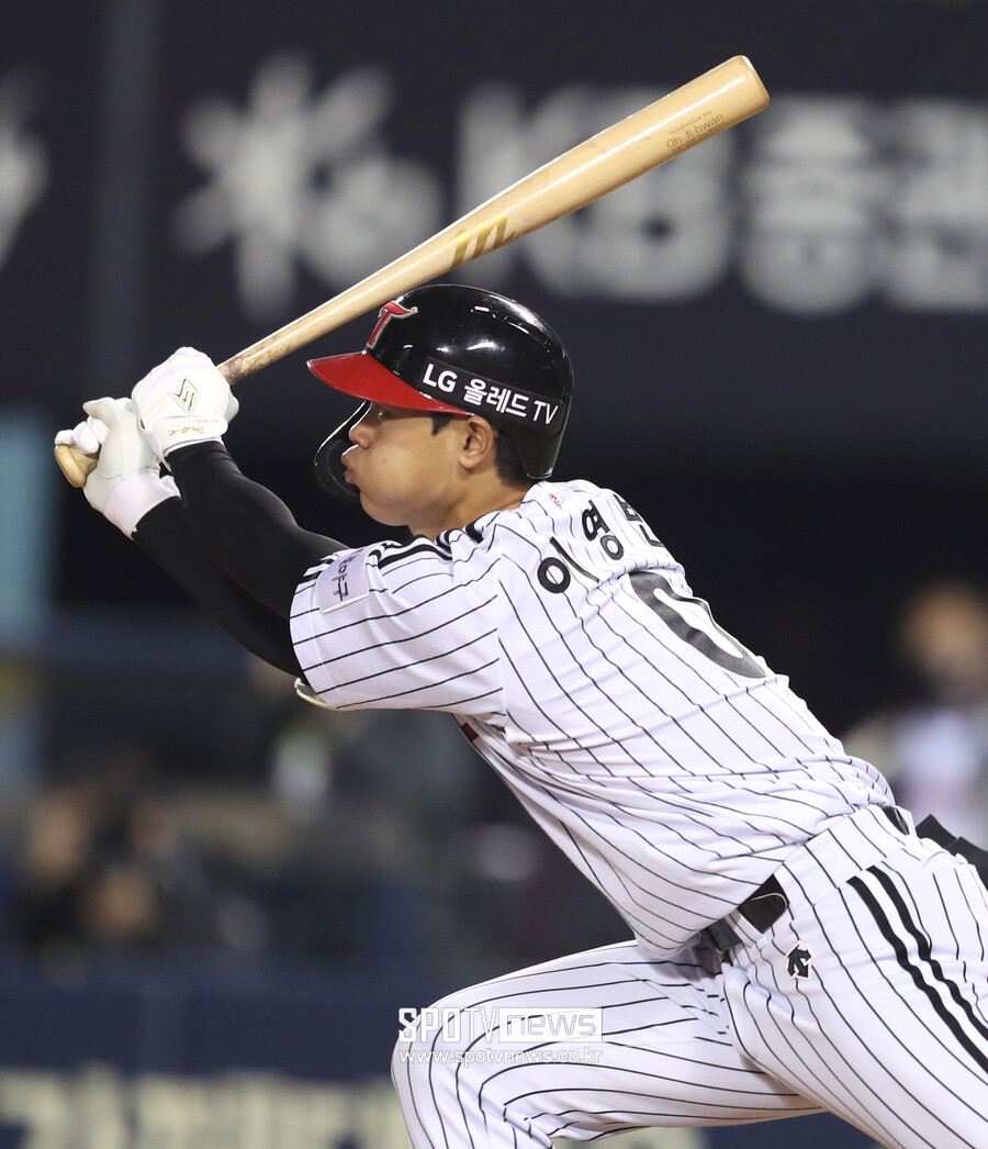 ▲ 염경엽 감독은 이영빈에게 1군 기회를 줄 생각이다. 단 승리의 부담까지 주지는 않으려 한다. ⓒ 곽혜미 기자