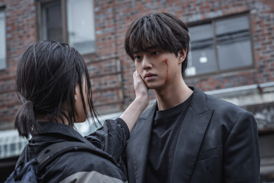 송강, '스위트홈3'로 군백기 아쉬움 달랜다…'탈주'까지 '쌍끌이 활약'