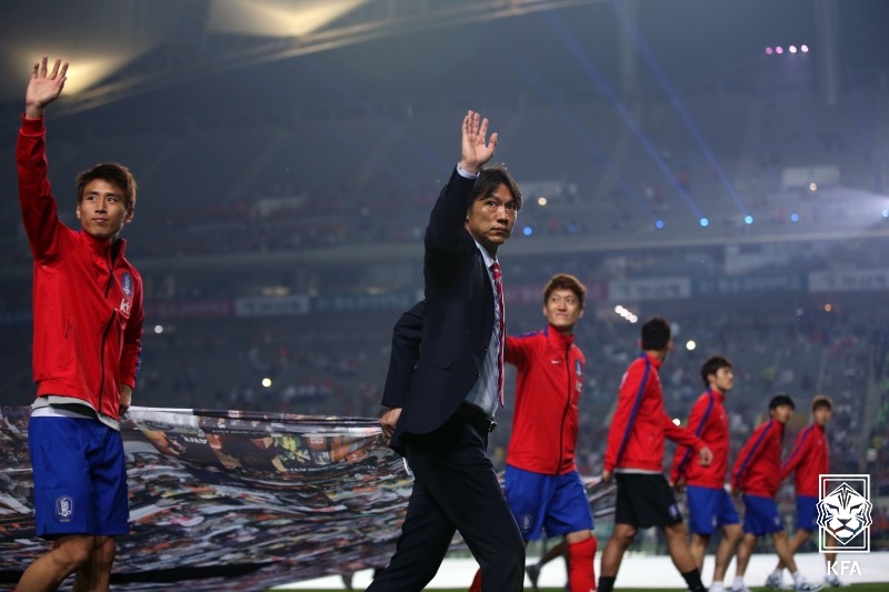▲ 구자철은 대한축구협회가 보여주는 일련의 사태에 '인내가 필요하다. 나도 해외에서 오래 뛰었는데 대표팀에는 해외파와 국내파라는 개념이 있다. 양측이 보고 배운 것이 다른 만큼 바라보는 시각도 다르다'라고 말했다. 축구팬들이 구자철에게 비판 목소리를 가한 가운데 구자철은 '기자분들에게 그렇게 얘기하지 않았다. 오해의 소지가 있게 기사가 나갔다'며 왜곡되지 않은 자신의 생각을 재차 밝혔다. ⓒ 대한축구협회