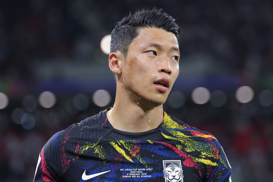 ▲ 황희찬은 후반 시작과 함께 교체로 투입됐는데 문제는 1-0으로 앞선 후반 23분 일어났다. 현지 매체에 따르면 코모 1907 한 선수가 황희찬에게 인종차별적 발언을 했고, 이에 황희찬이 항의하자 양 팀 선수들이 황희찬을 중심으로 뒤엉켰다. 이 과정에서 포덴세가 코모 1907 수비수를 향해 주먹을 휘두른 뒤 퇴장당했다. 익스프레스 앤드 스타는 