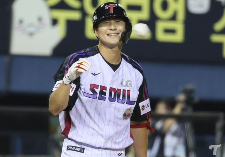 "방망이는 해민이 형, 헬멧은 범석이 거"…'넥스트 오지환' 백승현 왜 4년 만에 다시 타석에 섰나